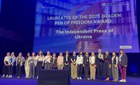 Gruppenbild Preisverleihung Goldene Feder der Freiheit