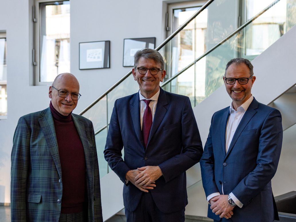 (v.l.n.r Stefan Hilscher, Vorstandsvorsitzender BDZV; Kulturstaatsminister Wolfram Weimer; Dr. Jörg Eggers, Hauptgeschäftsführer und Vorstandsvorsitzender BDZV