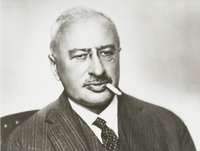 Theodor Wolff mit Zigarette