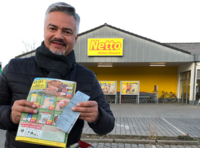 Fritz Stütz vor einer Netto-Filiale in Augsburg