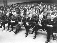 Ehrengäste bei der Preisverleihung 1974. Unter anderem auf dem Foto: Verleger Axel Springer (ganz links), Peter Thiel und BDZV-Präsident Johannes Binkowski (2.v.rechts)