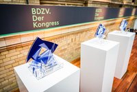 Trophähe des Nova Innnovation Awards der Digitalpublisher und Zeitungsverleger 2022