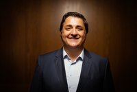 Porträtfoto Bülend Ürük