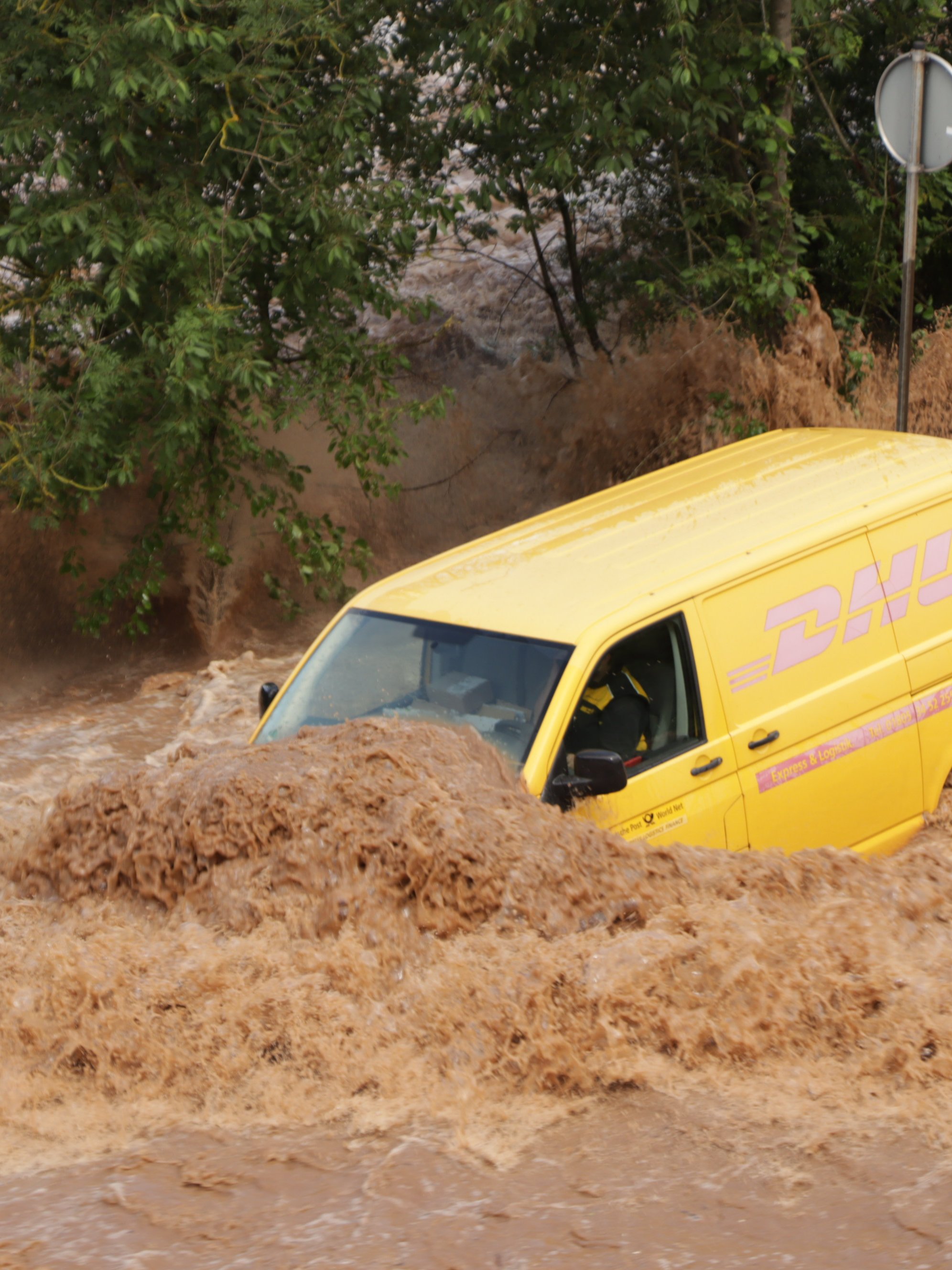 Ein zerstörtes in Erftstadt auf der B265