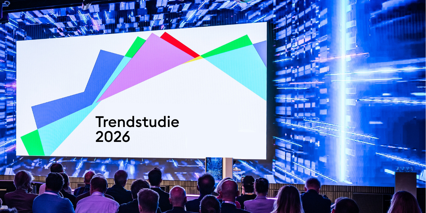 Foto von Bühne mit Leinwand und Text Trendstudie 2026