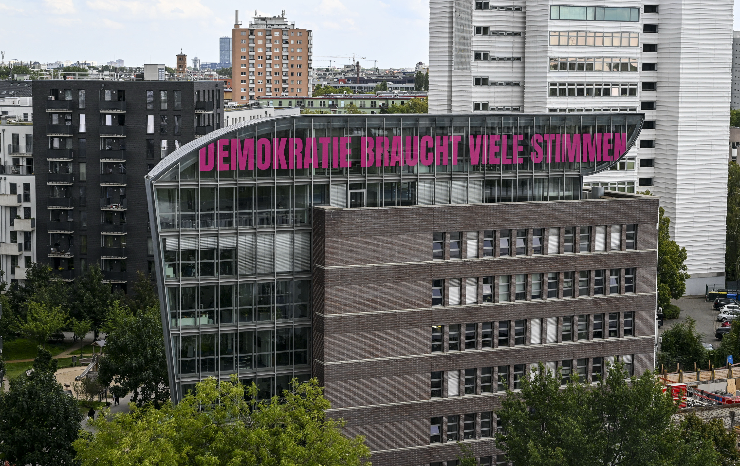 Haus der Presse mit Fassadenbeklebung