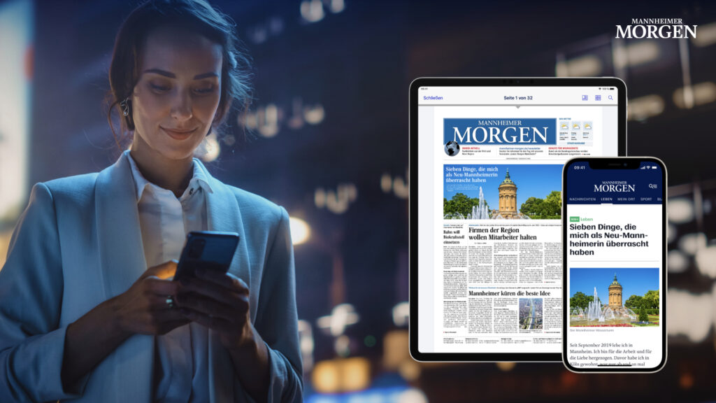Frau liest auf dem Handy digital den Mannheimer Morgen