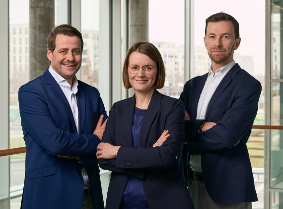 Das Führungsteam von Produktentwicklung und Vertrieb der F.A.Z. unter der Leitung von Nico Wilfer (rechts), Marina Sorg und Tobias Fredebeul-Krein.