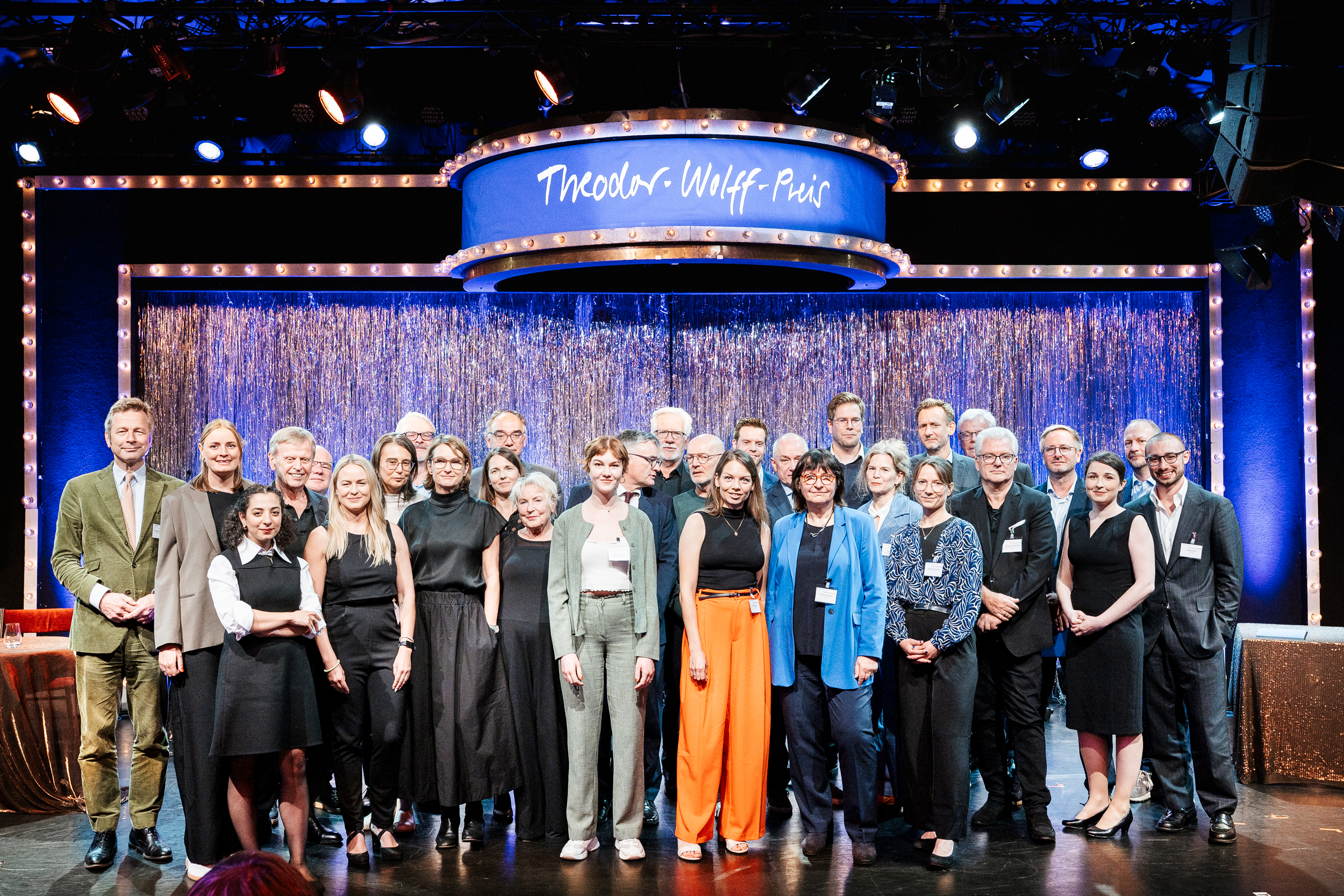 Gruppenfoto Preisträger und Nominierte Theodor-Wolff-Preis 2025
